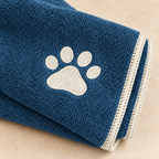 country-living-marine-blue-with-cream-dog-bath-towel_detail-general_03
